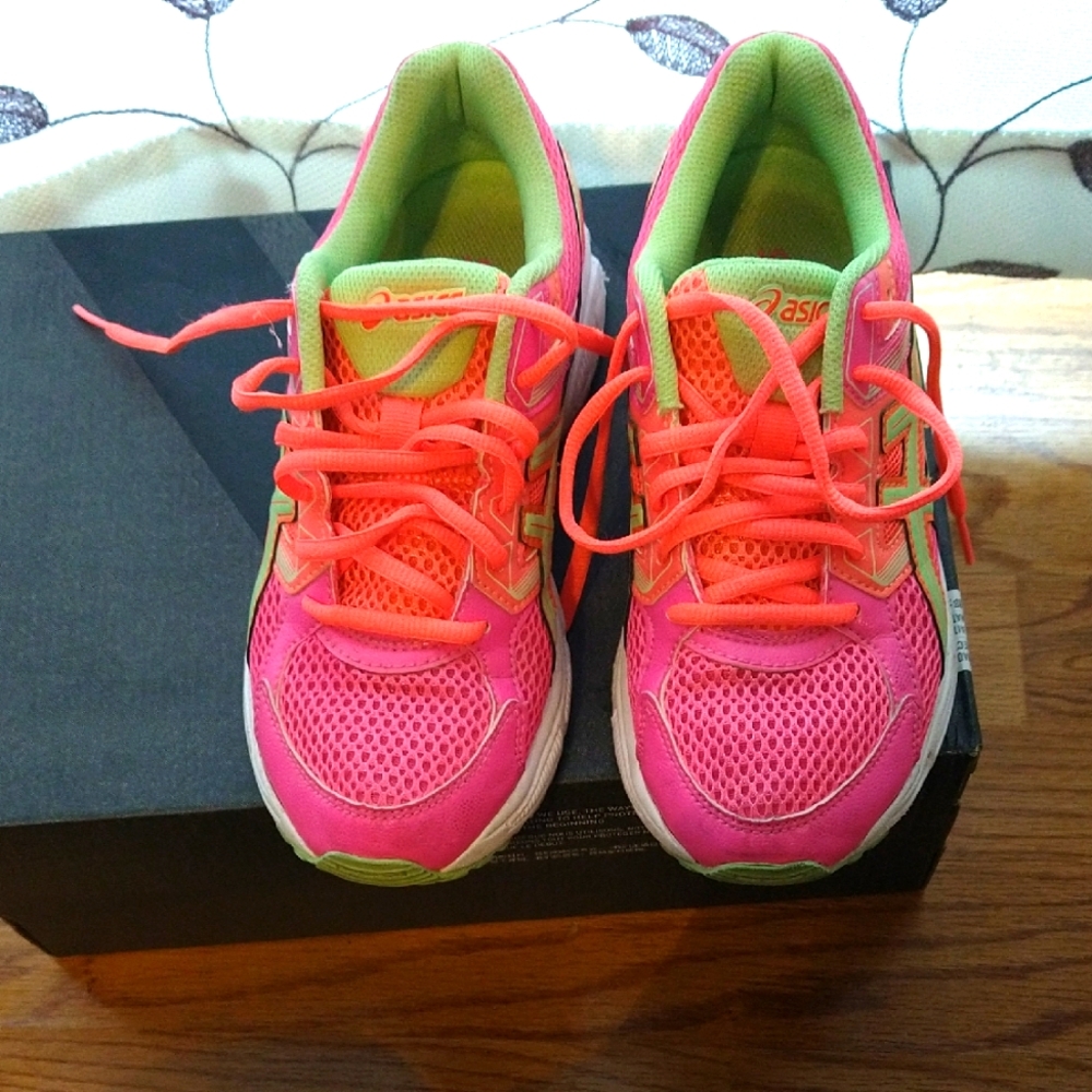 Ascis Pink Sneaker @Size 5-1/2-38